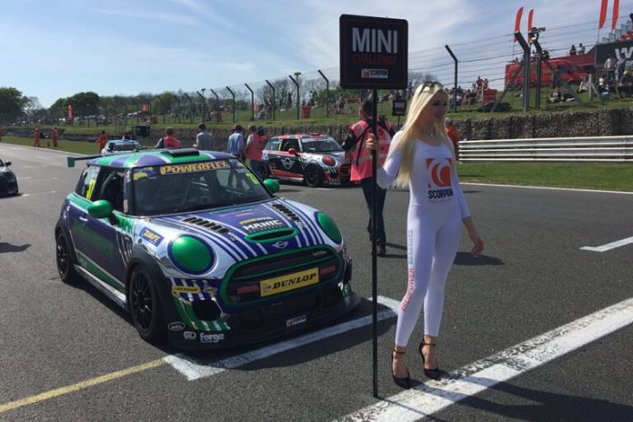 Grid Girls With Mini Challenge 2016 At Brands Hatch On 8th May