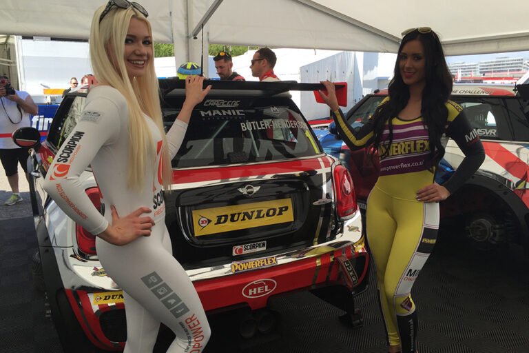 Grid Girls With Mini Challenge 2016 At Brands Hatch On 8th May