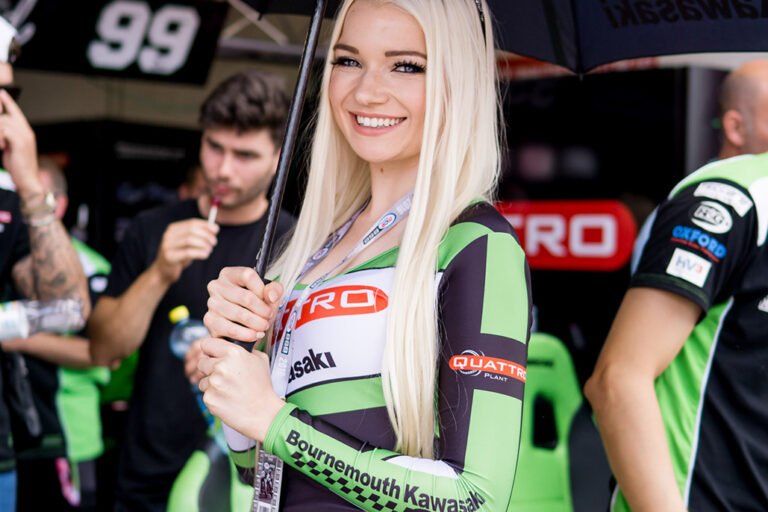 Grid Girls With Quattro Plant Kawasaki At Brands Hatch For British Superbikes On 7th August 2016