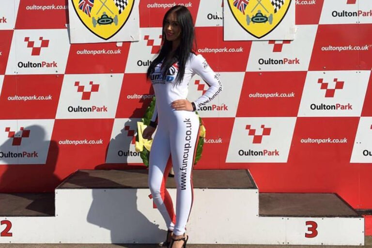 Grid Girl With Fun Cup Uk 2016 At Oulton Park On 8th October 2016